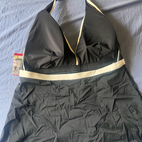 Spanx size 18 women’s tankini swim top in black with white details - Picture 2 of 5
